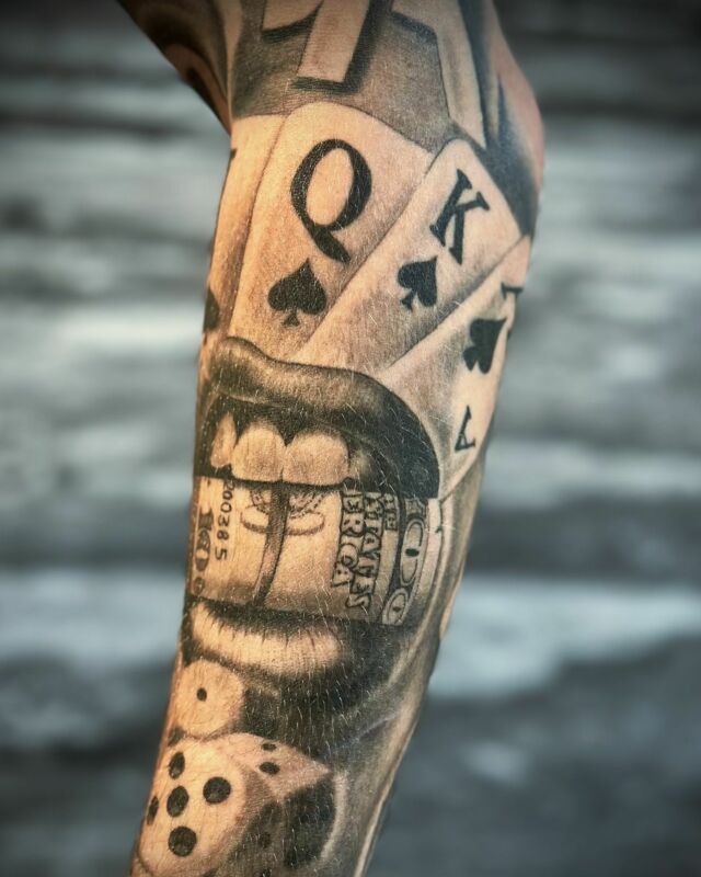 #bodytemplepotsdam Lemme hat’s vollbracht! #sleevetattoo #blackandgreytattoo