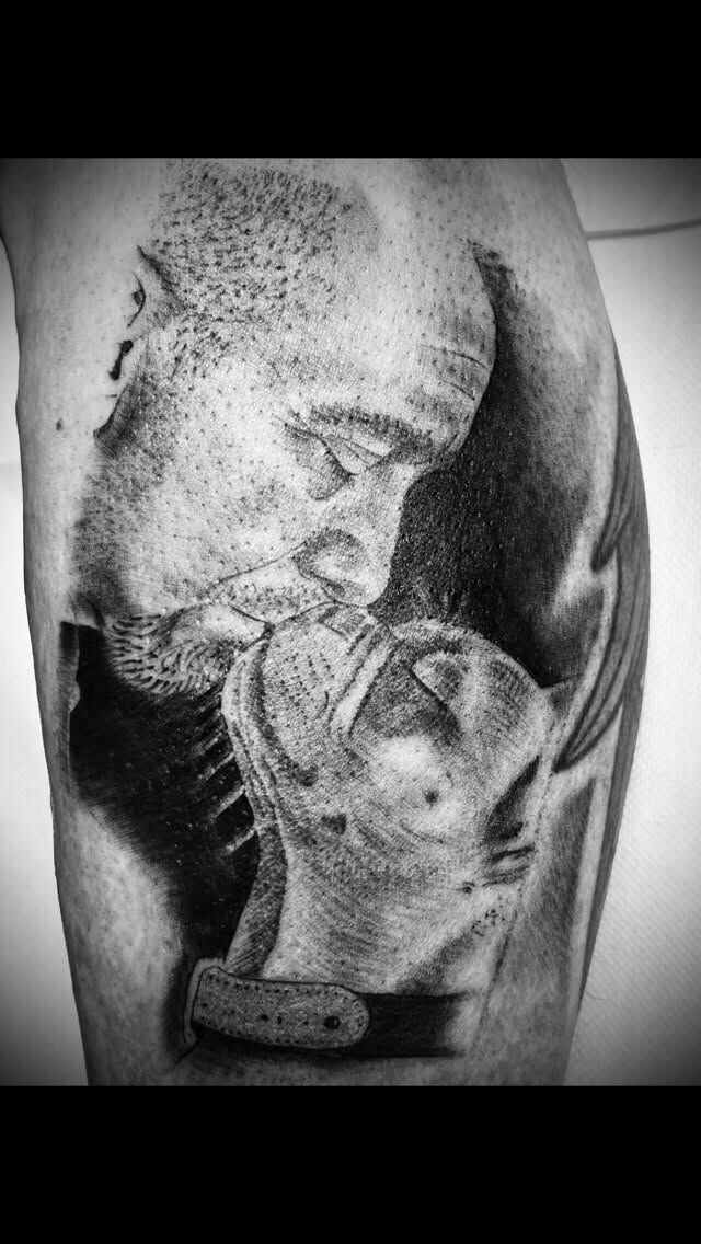 Haustiere sind wie Familie und beste Freunde . Abschied nehmen fällt schwer .  Als tattoo tragt ihr sie immer bei euch ! #bodytemplepotsdam #tattoo #potsdam #blackandgreytattoo