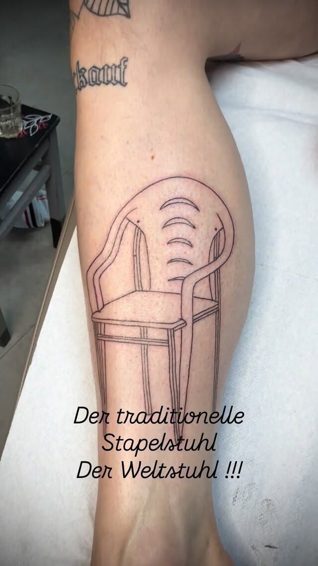 Der #stuhl der die Welt umspannt ! Absoluter Klassiker auf dem alle sitzen , Metal oder Kunststoff- immer bequem . #lining #design #tattooberlin #potsdam