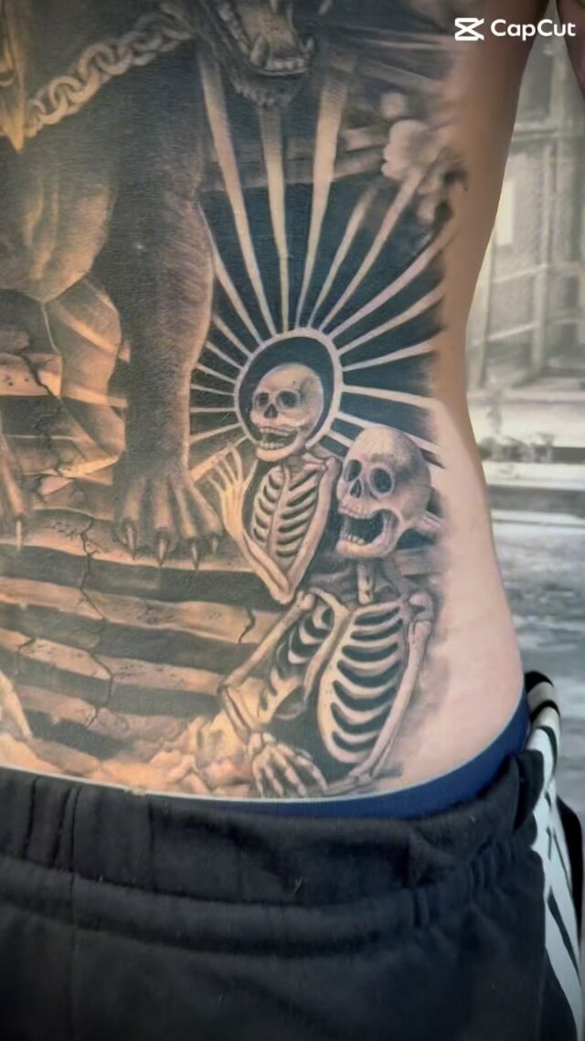 Blackwork von Kathi …. Schwarz ist kraftvoll und ausdrucksstark . Die Farbe ist super beständig in der Haut und muss bei guter Arbeitsweise und perfekter Pflege nicht nachgearbeitet werden . Lichtschutzfaktor hält  euer Tattoo lange im Farbton ! Bei Fragen meldet euch gern per Mail an uns.