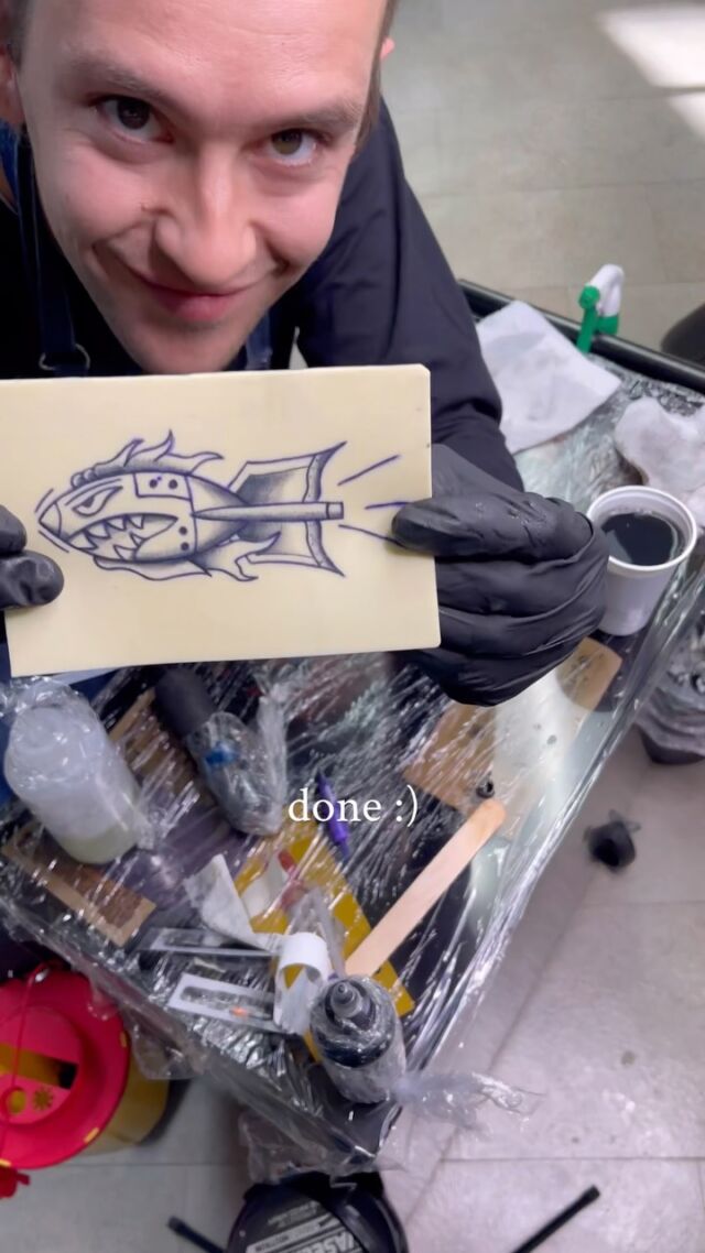 learning how to Tattoo (I‘m a beginner) 🎱
				
				#tattoo #tattoobeginner #tattoopotsdam #tattoostarter americantraditional